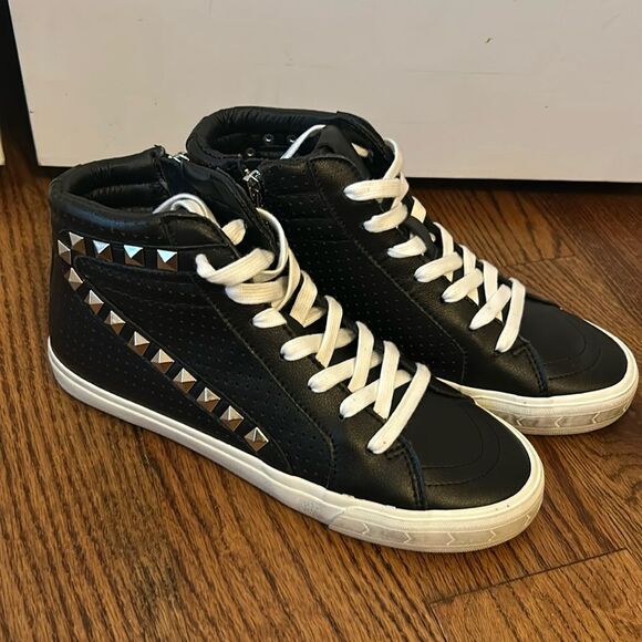 Steve Madden Tracey sneaker Sz 8 New without Box - Picture 1 of 5
